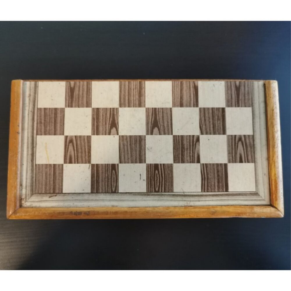 Vintage Magnetic Travel Chess Board Game Set Taiwan Rep of China Portable